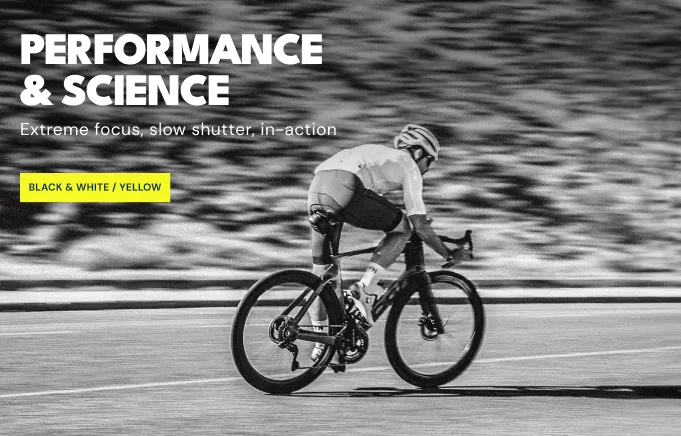Beeldlijn Performance and science: een wielrenner in volle actie, in zwart-wit