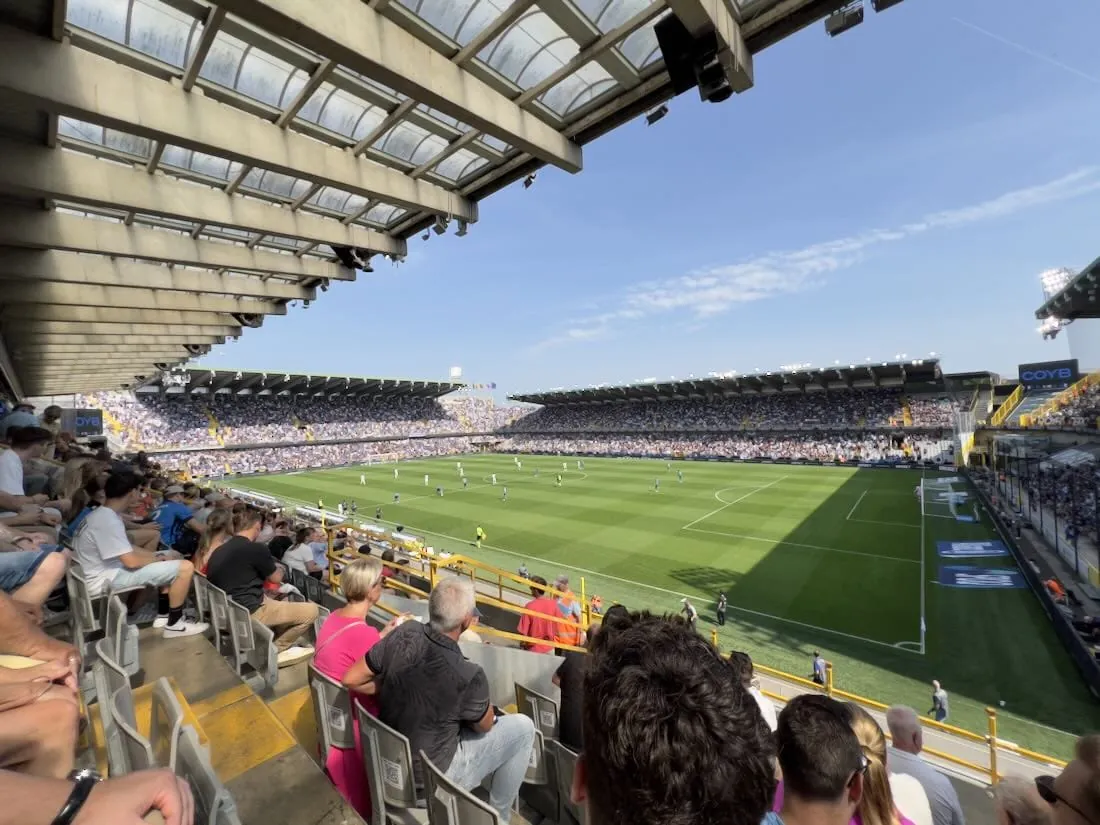 Volle tribunes in het Jan Breydelstadion